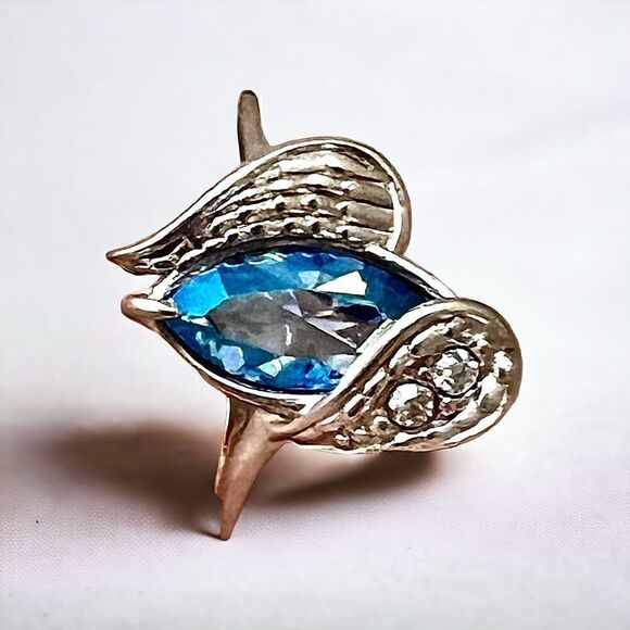Blue Zircon gem ring by Fragrant Jewels. Silver rhodium wings with clear sparkly - Picture 3 of 3